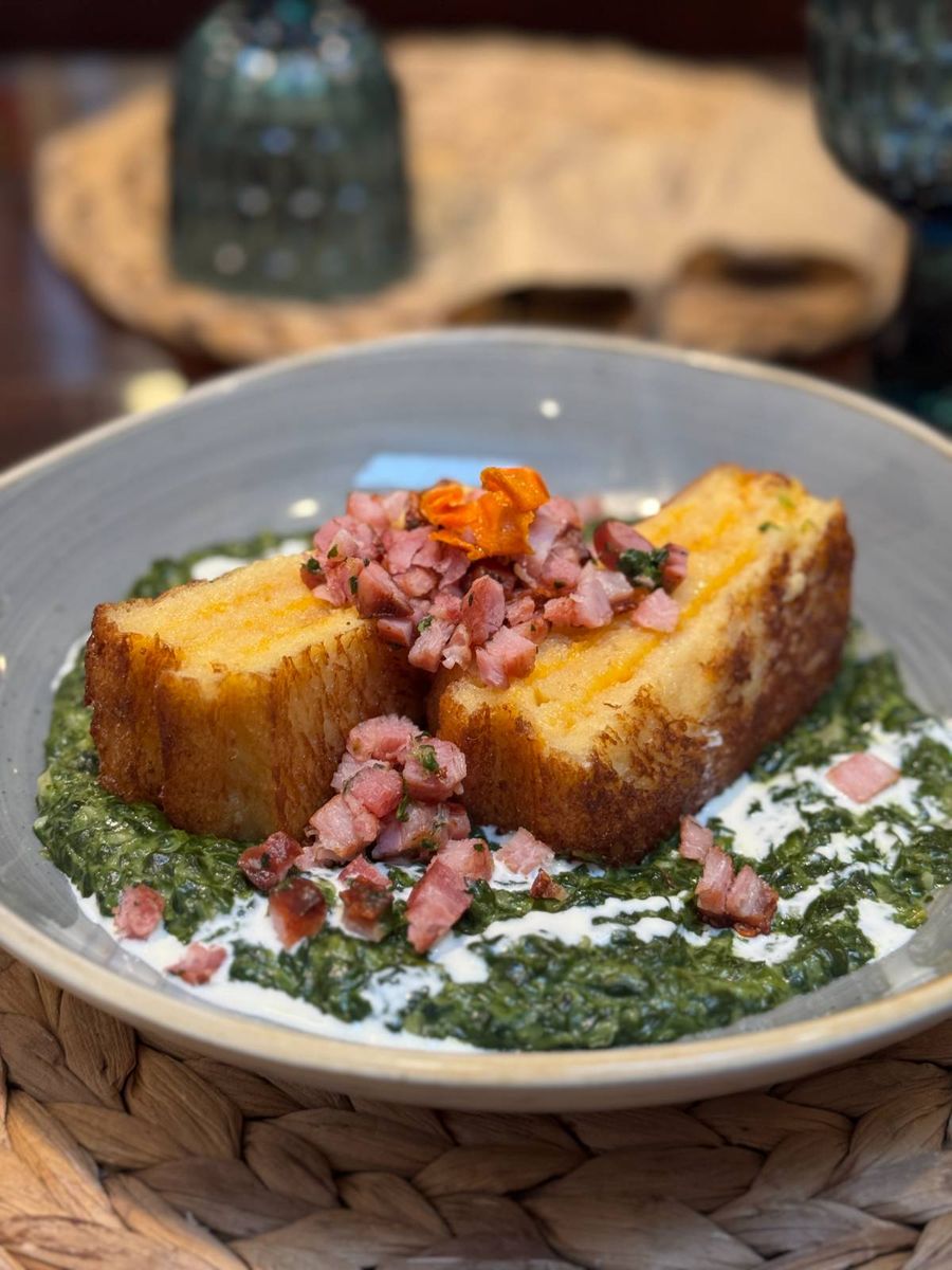 Bundas cu spanac banatean si costita 